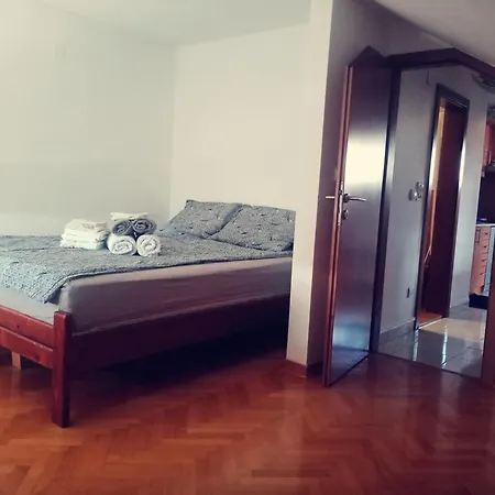 Simovic, * Vrnjačka Banja