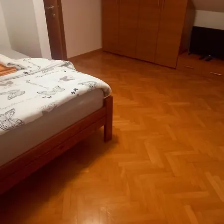 Simovic, Apartman *