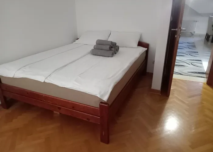 アパート Simovic, *