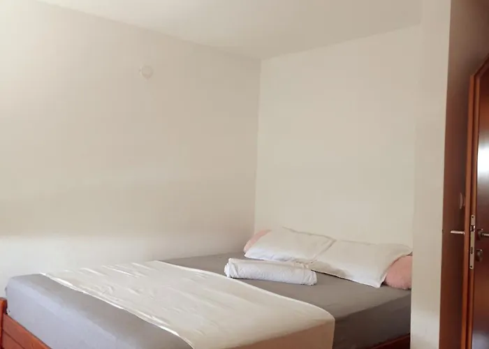 Simovic, * Vrnjačka Banja