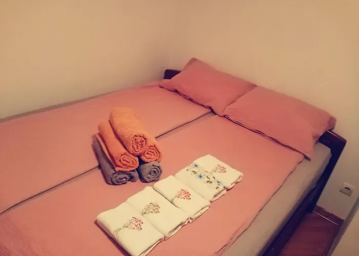 アパート Simovic,